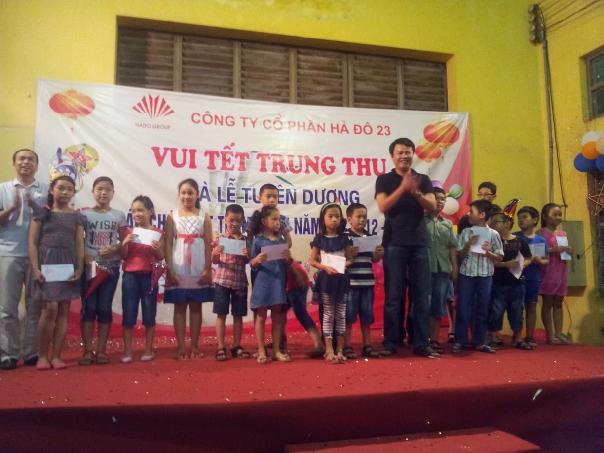 Vui Tết Trung thu và Lễ tuyên dương các cháu đạt thành tích năm học 2012 – 2013