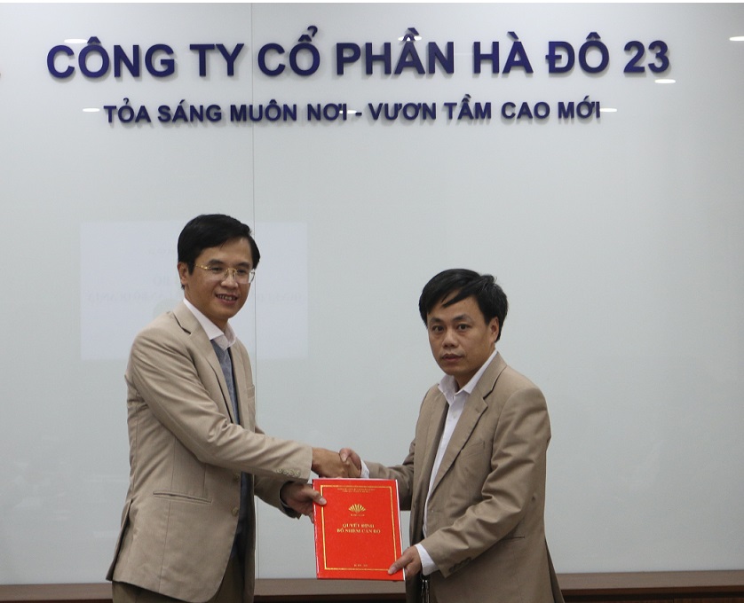 TRAO QUYẾT ĐỊNH BỔ NHIỆM PHÓ TRƯỞNG PHÒNG KỸ THUẬT - CÔNG NGHỆ